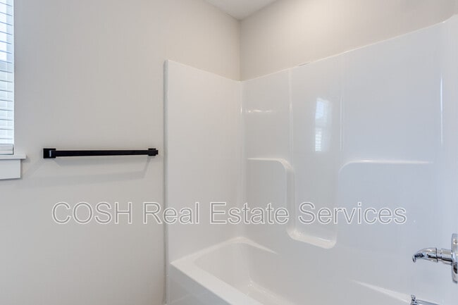 Building Photo - 8537 W 37th St N