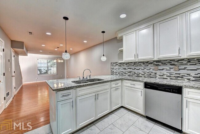 Building Photo - 1057 Mansfield Ct