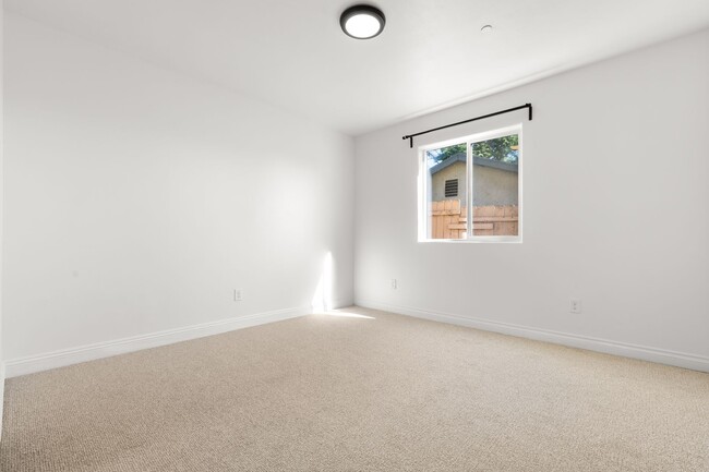 Building Photo - 1534 N Soto St