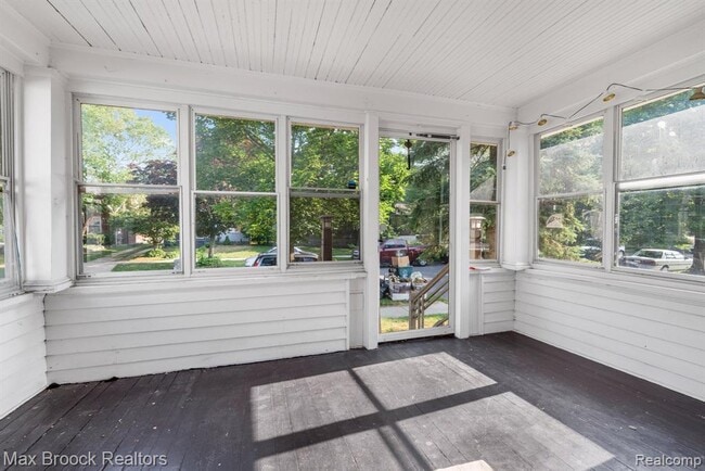 Building Photo - 520 E Hazelhurst St