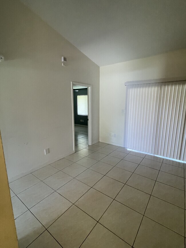 Building Photo - 1312 Ravida Cir