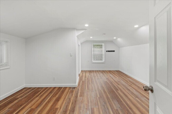 Building Photo - 1138 36th St