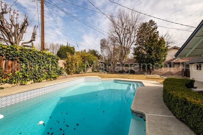 Building Photo - 3 Bedroom/2 Bath Home Near Panorama Bluffs and Garces High School - $2750 Per Month!