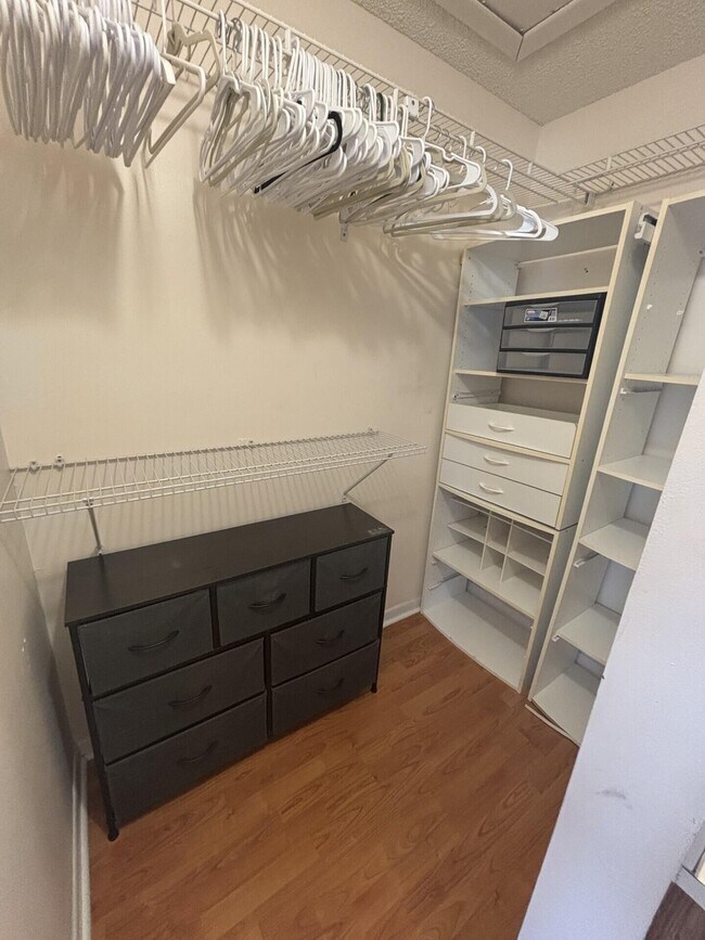 Building Photo - 110 SE 7th St