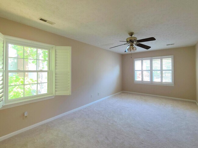 Building Photo - 4 BR, 2.5 BA in Woodlake Crossing
