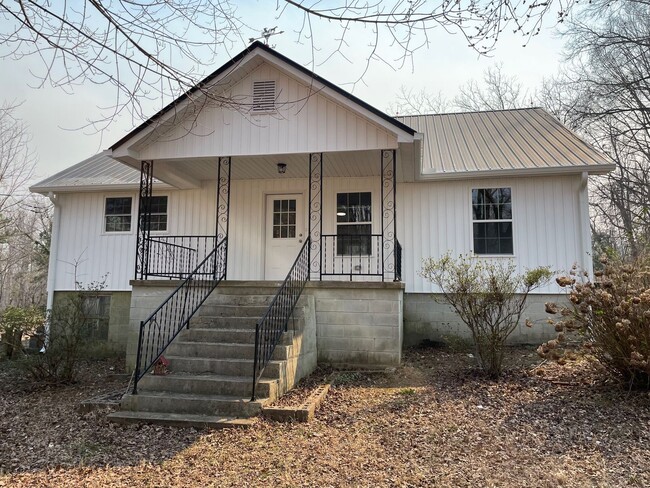 Primary Photo - 3 Bed, 3 Bath Newly Remodeled Farm House L...