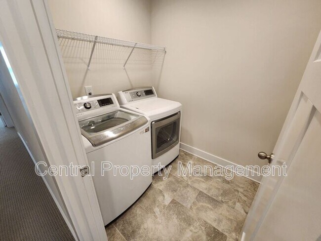 Building Photo - 112 Outback Dr