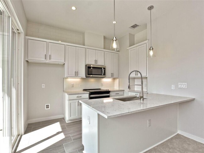 Building Photo - 12001 Vista Parke Dr