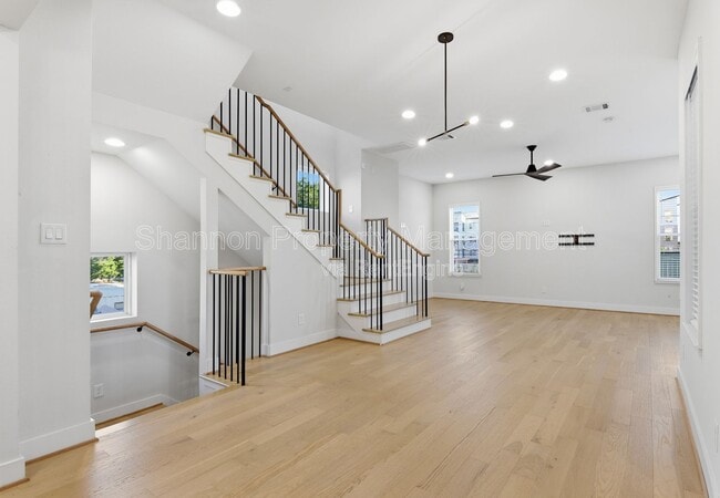 Building Photo - 2204 Lou Ellen Ln