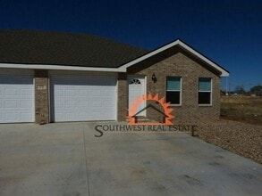 Building Photo - Modern duplex 2 bedrooms 2 baths