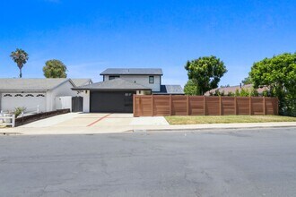 Building Photo - Renovated Lake Forest Home with Expansive Yard & Modern Finishes