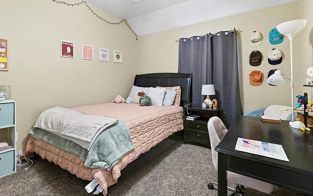 Building Photo - 1001 Krenek Tap Rd