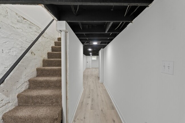 Building Photo - 324 E 23rd St