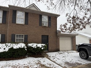 Building Photo - 207 Tanbark Dr