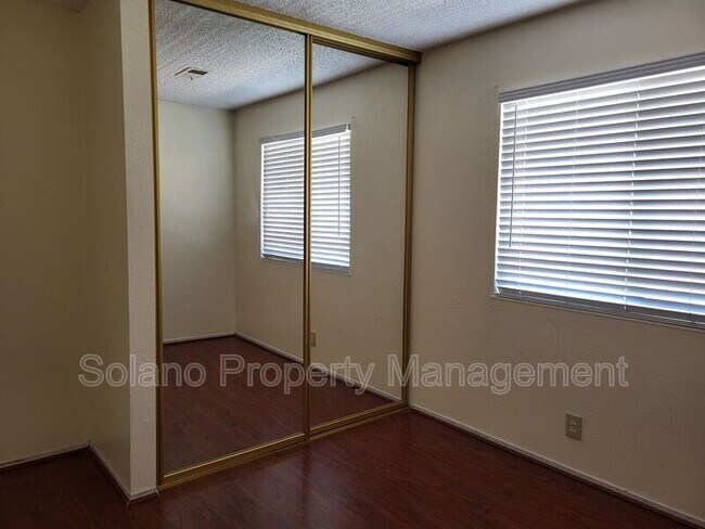 Building Photo - 125 Serpentine Dr