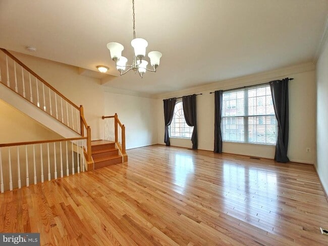 Building Photo - 13030 Park Crescent Cir