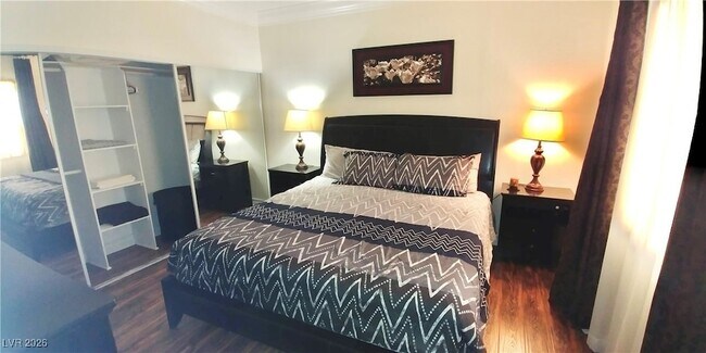 Building Photo - 230 E Flamingo Rd