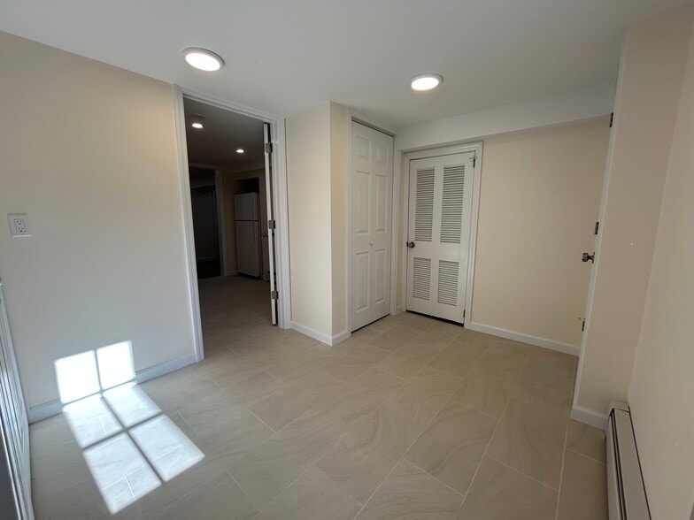 Entry way - 90 Havemeyer Ln