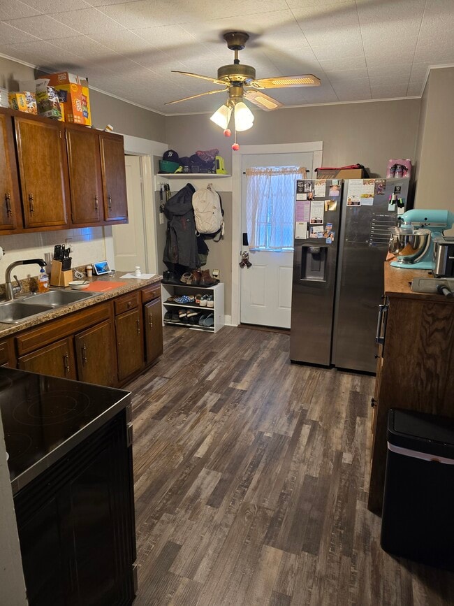 Building Photo - Bank Street