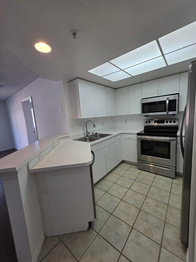 Building Photo - 4175 N Haverhill Rd