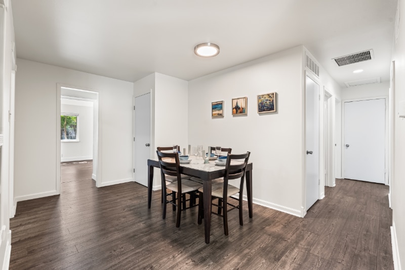 Building Photo - 571 S Taft St