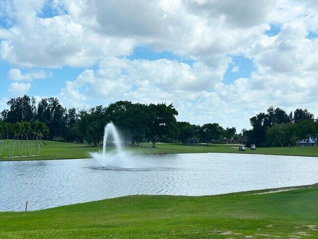 Building Photo - 4666 Fountains Dr S