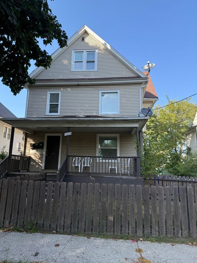 Building Photo - 1610 62nd St