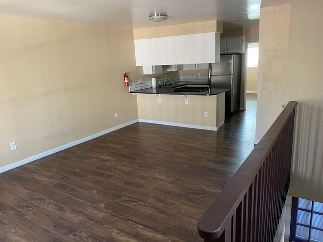 Building Photo - $2,500 - 2 Bed 1.5 Bath Duplex Unit in Spr...