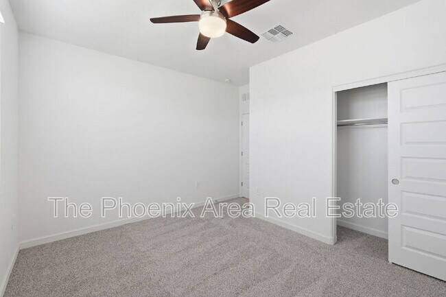 Building Photo - 2761 W Seaver Ave