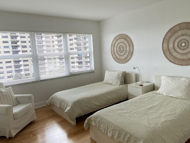 Building Photo - 5000 N Ocean Blvd