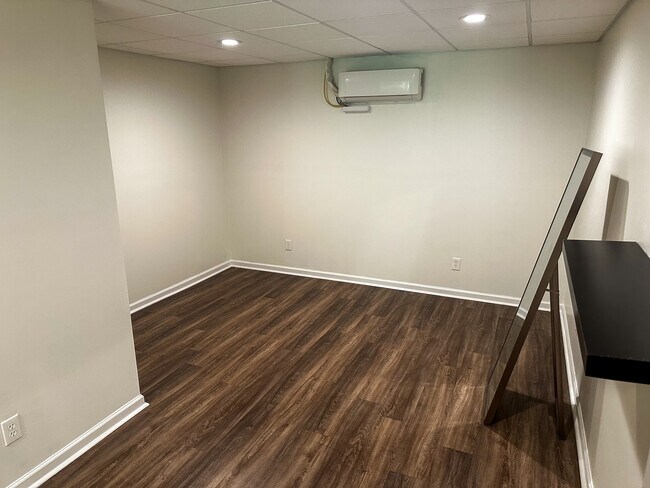 Building Photo - 4565 Kent Rd