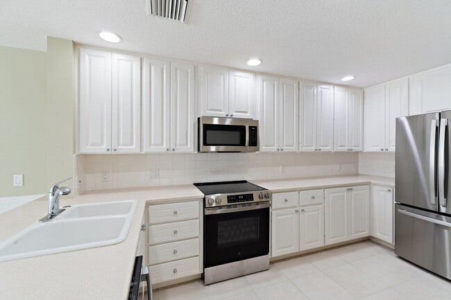 Building Photo - 4526 Illicium Dr