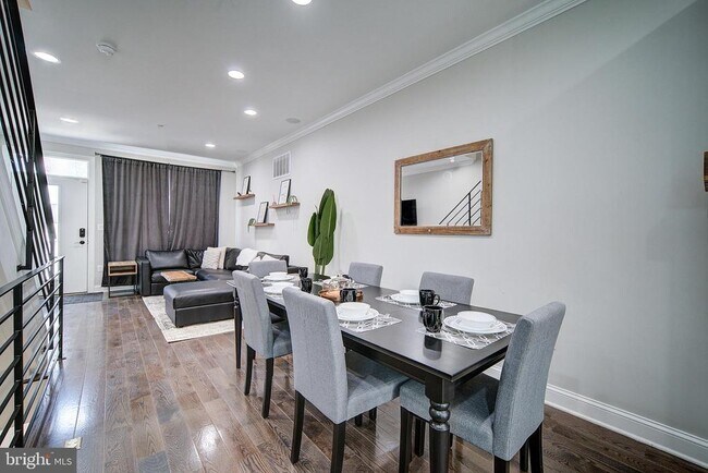 Building Photo - 1513 S Lambert St