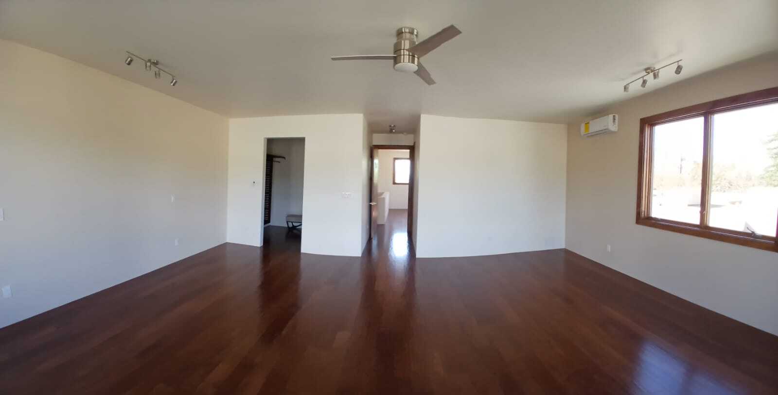 Building Photo - 1022 Don Diego Ave