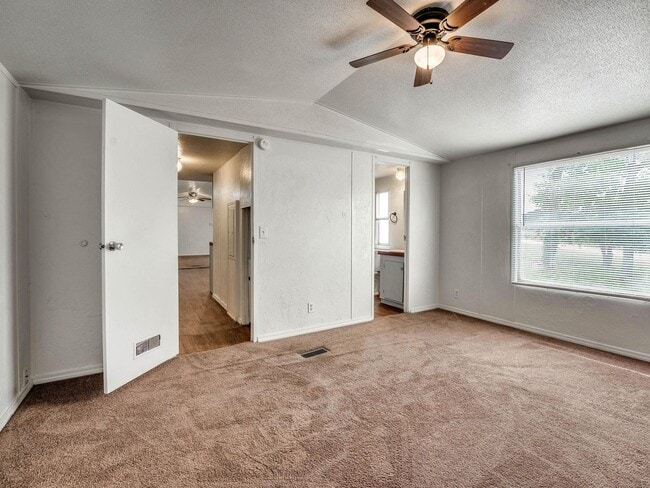Building Photo - 3bed/2bath Mobile Home on 1.2 Acres Availa...