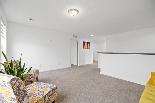 Building Photo - 657 Aster Rd