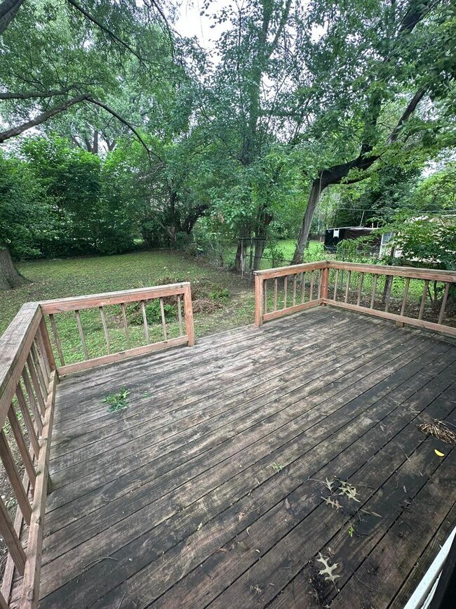 Building Photo - 4 bedroom 2 bath