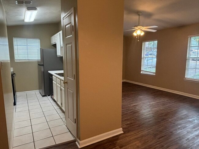 Building Photo - 447 Richview Park Cir W