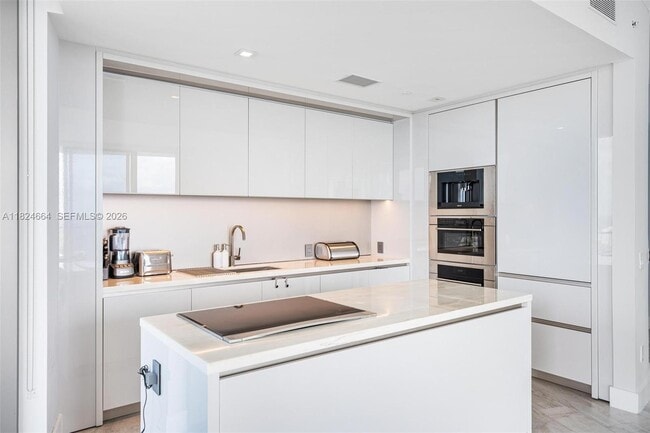 Building Photo - 18975 Collins Ave