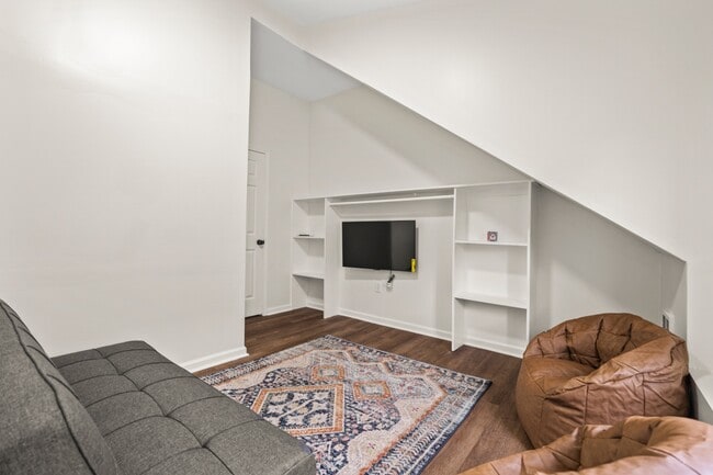 Building Photo - 941 E Raymond St