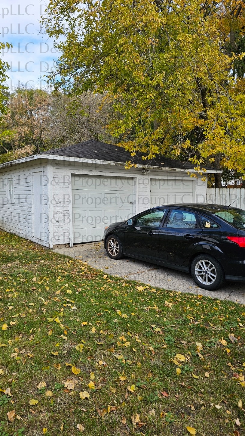 Building Photo - 939 Baraga St NE