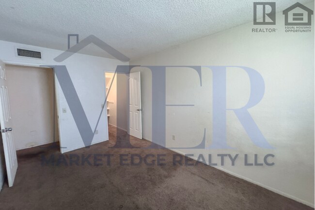 Building Photo - 2Bed/1.5Bath Ground Floor Townhouse at Glendale Ave/27th Ave! Ready for Immediate Move-In! -- GAR...