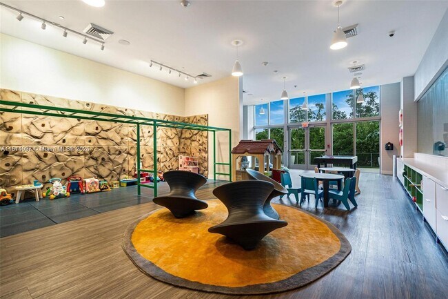 Building Photo - 16385 Biscayne Blvd
