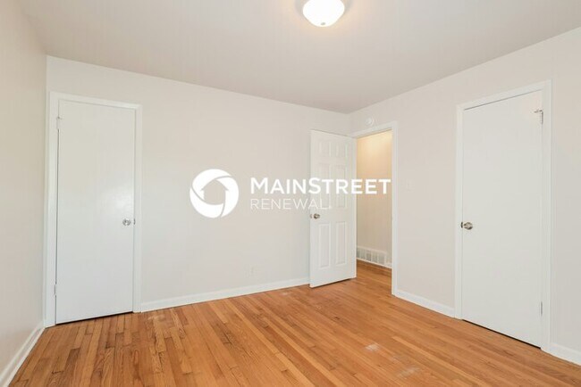 Building Photo - 3 Bedroom Pet-Friendly Home in St. Louis, MO with Main Street Renewal