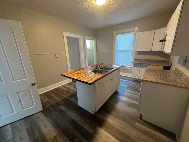 Building Photo - 168 Meridian St