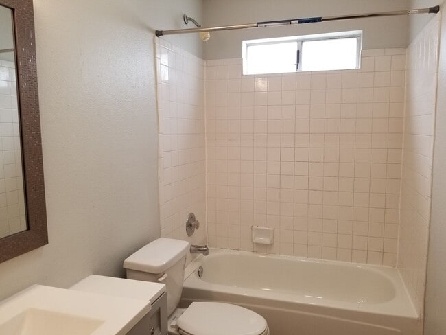 Building Photo - 9209-9209 Shadow Crest Dr