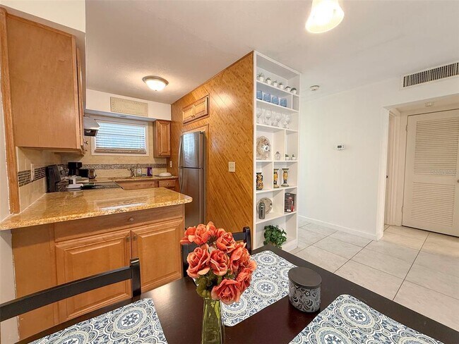 Building Photo - 2155 Wood St