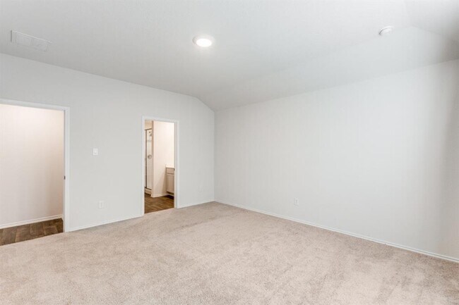 Building Photo - 250 Granary Dr