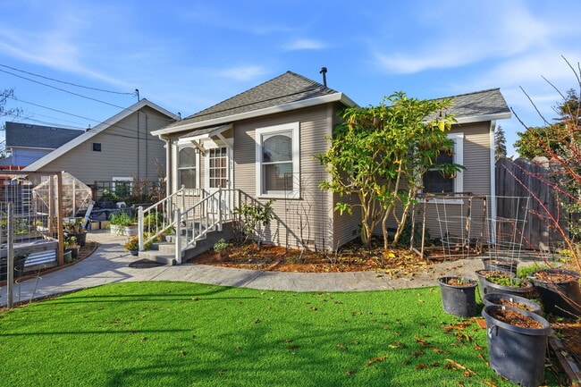 Building Photo - 603 Poplar Ave