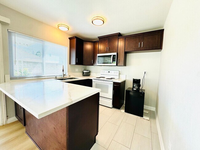 Building Photo - Cerritos, home